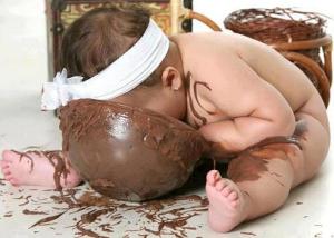 images_cute_baby_eating_chocolate