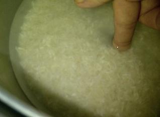 (3) Cook rice in rice cooker