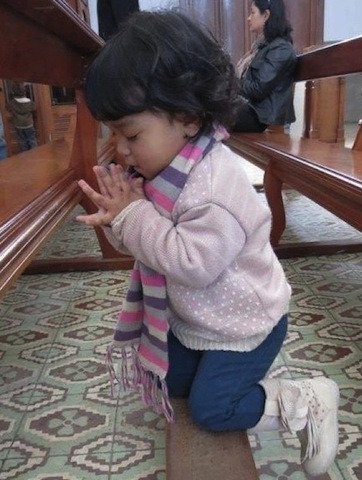 toddler praying-6