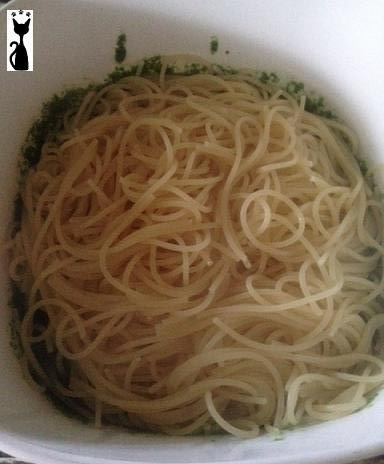 drop spaghetti into mixture